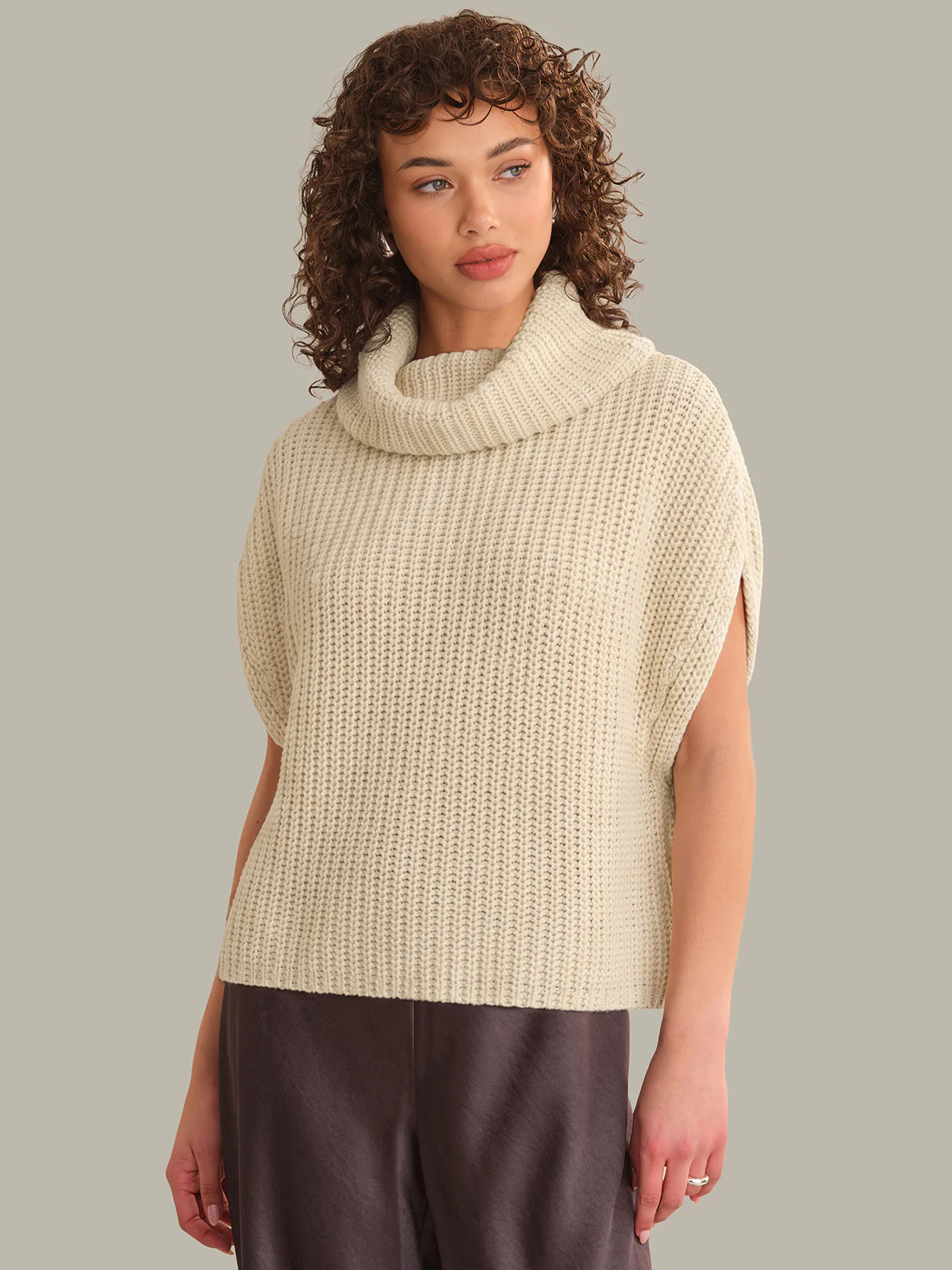 Cate: Cotton Sleeveless Turtleneck Sweater
